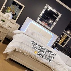✨️ 4pc Queen, King Led Light Bedroom ✨️ Furniture Sectionals, Dining Avail 