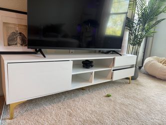 Tv stand / entertainment center
