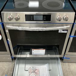 FRIGIDAIRE Gallery 30 inch 6.2 cu. ft. Electric Range $19 Down Payment 
