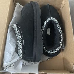 Ugg Toddler Size 9 Shoes