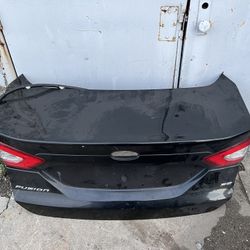 14 Ford Fusion Trunk (parts)