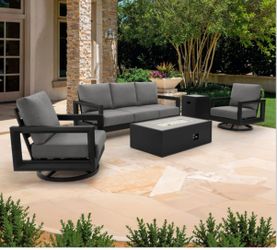 Henredon Trego 5-Piece Fire Outdoor Patio Seating Set. $1799.99