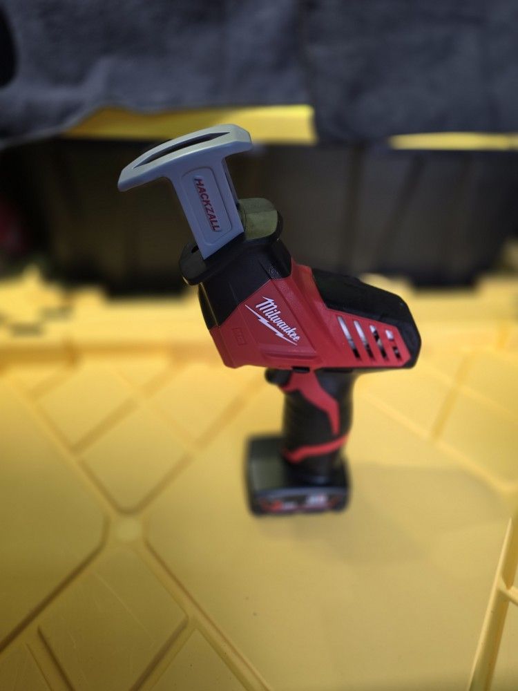 Milwaukee M12 Hacksaw Compact