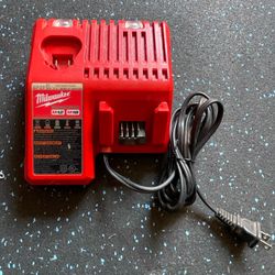 Milwaukee Multi-voltage Battery Charger