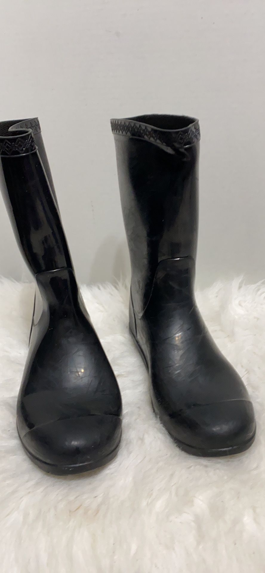 Ugg rain snow boots size 6
