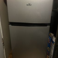 Mini Fridge Super Clean $100 Can Deliver