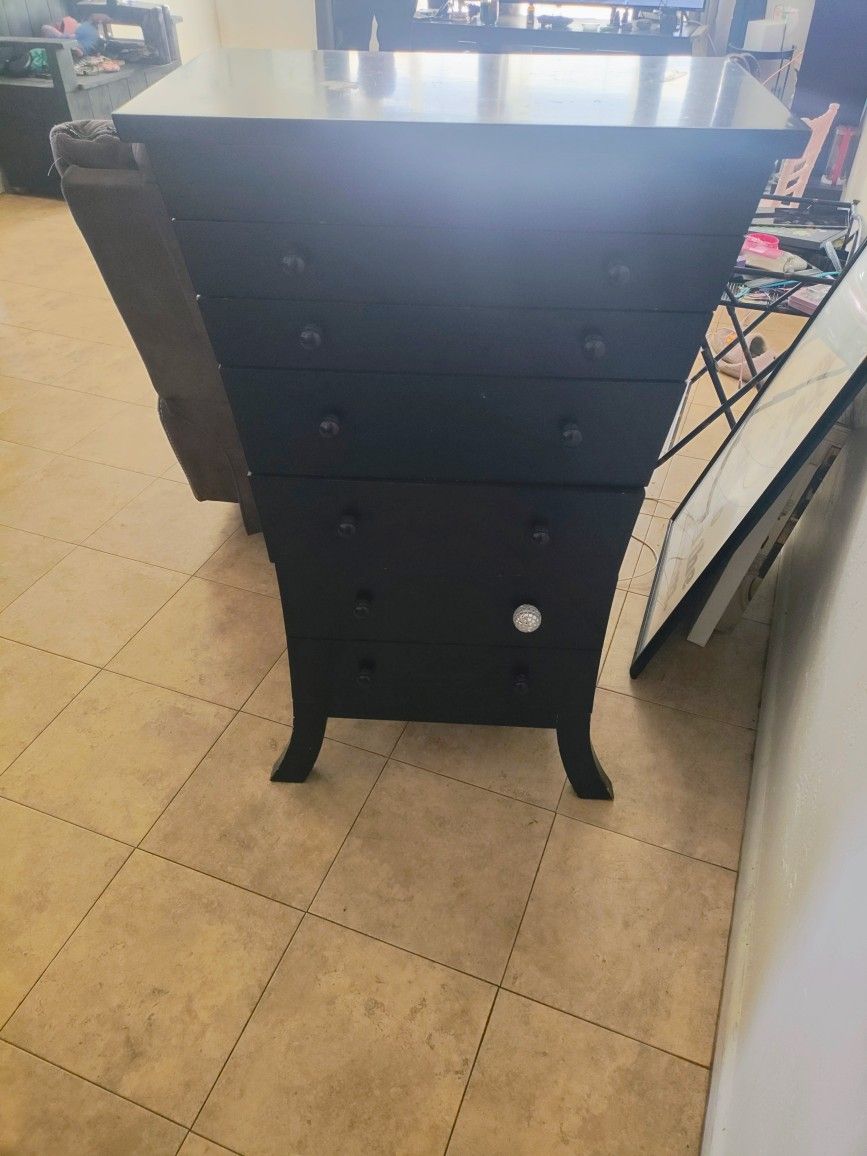 Heavy Solid Wood Dresser With Mirror And 5 Drawers