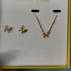 Kendra Scott Belle Pendant Necklace & Stud earrings set