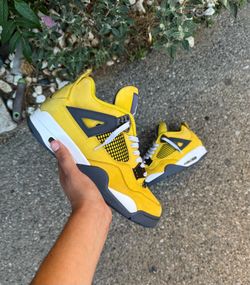 Jordan 4 lightning