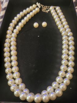 Jacque O Pearl Necklace & Earring Set - NEW