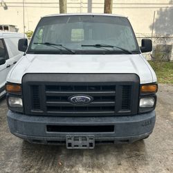 2012 Ford E-350