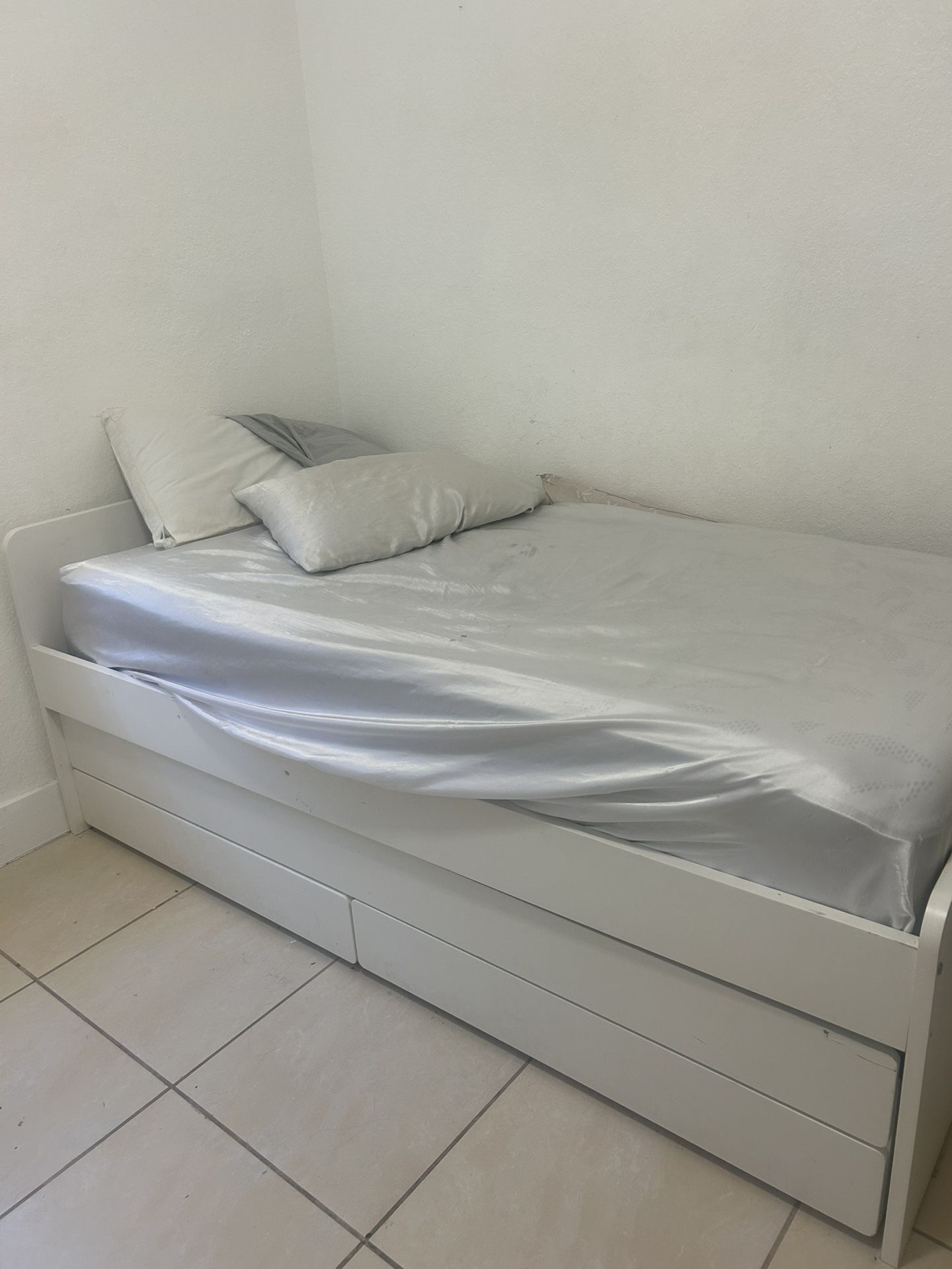 Twin Bed With Trundle And Mattress