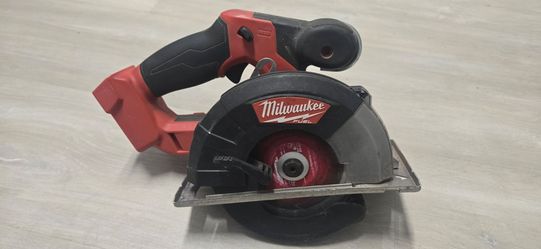 Milwaukee M18 FUEL metal cutting circular saw