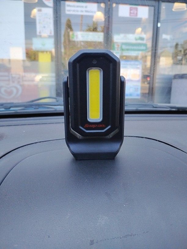Snap-on Lumen Project Light