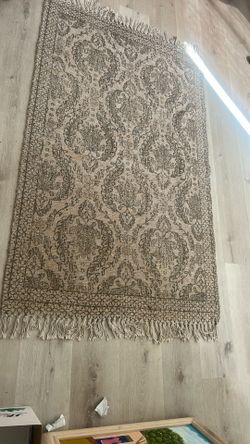 Beautiful Rug - Like New!
