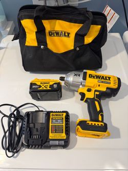 DEWALT XR 20-volt Impact Wrench 3- Speed Brushless 1/2-in Drive with 5AH Battery, charger & Bag 2025