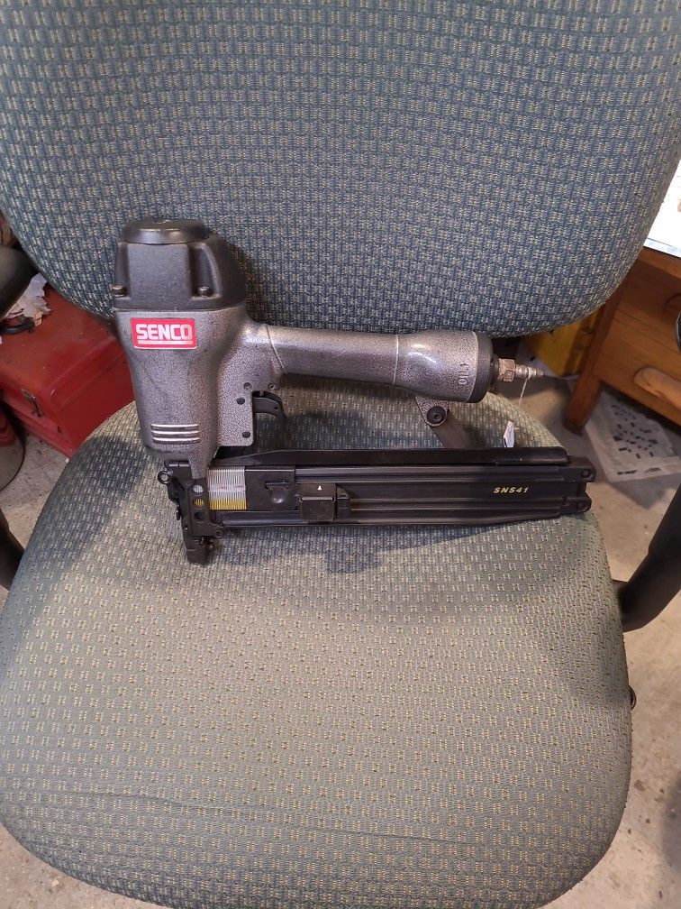 Senco SNS41 Staple Gun 7/16" Crown #8