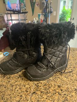 Great deal New Women’s size 8 black Zara boot 🥾