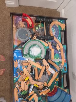 Train table in great condition