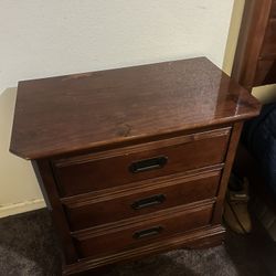 King Size Bed Plus Dressers And Mirror 