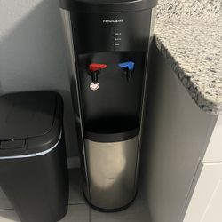 Frigidaire Water Dispenser 