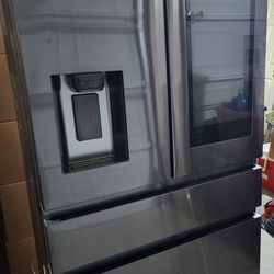 6 month Samsung 22 Cu Ft Family Hub Counter Depth 4 Door French Smart Refrigerator