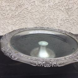 Serving plate on a stand