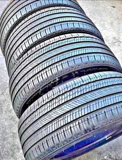 235 45 18 Michelin tires Con 80% de Vida  Las 4