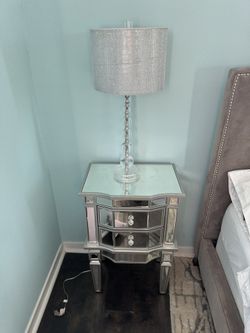 Mirror Nightstands With Sparkle Lamps