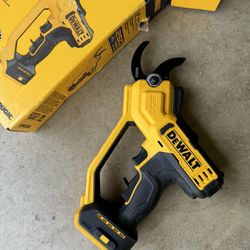 DEWALT 20V MAX Cordless Battery Powered Pruner (Tool Only)