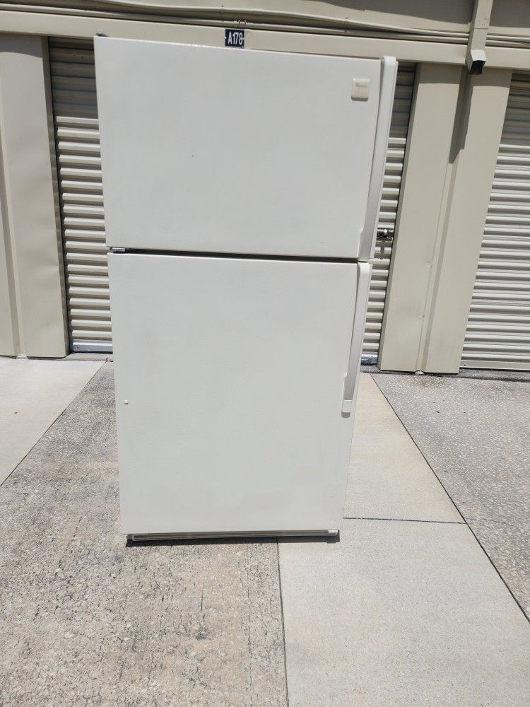 Whirlpool Cream Refrigerator 