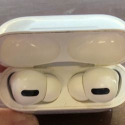 Apple AirPods Pro Gen 1 -(Like New Condition)