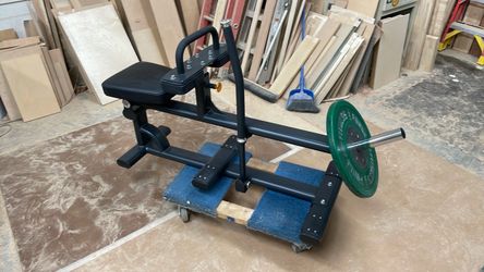 Seated calf machine