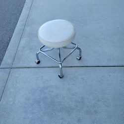 White Lab / Pedicure Stool with Heel Rest