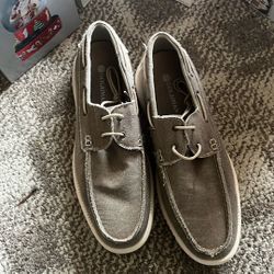 GOLAIMAN canvas brown boat shoes. 