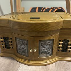 Spirit Of St. Louis. Vintage radio.