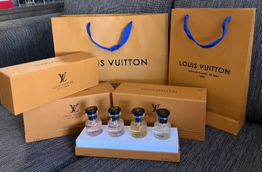 Preparing Gift For Someone Or Personal? Luxury Perfume Gift Set, Brand New With Box And Bag!