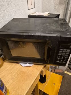 700 watt microwave