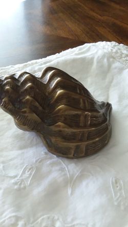 SEA SHELL. SOLID BRASS PAPER WEIGHT