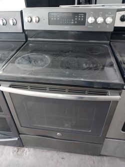 GE Adora stainless steel glass-top stove - Free delivery