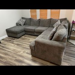 Sectional Sofa/ Couch (We Deliver) 