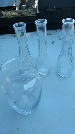 4 vases