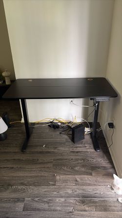 Adjustable desk