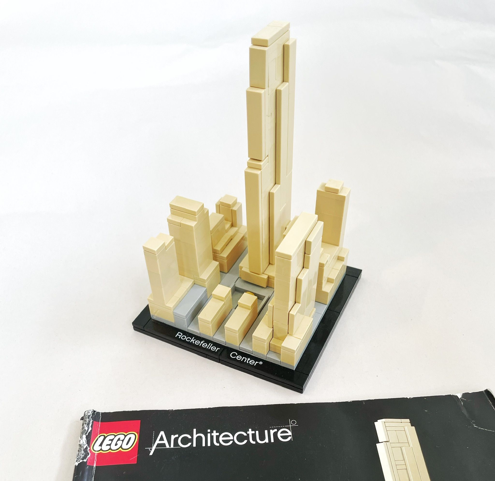 100% Complete Lego LEGO Architecture 21007 Rockefeller Center (240 Pieces) Building Kit