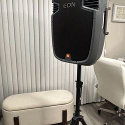 JBL 315 powered speaker w- stand