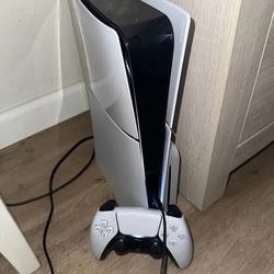 Selling PS5 Slim Disc Version (mint Condition) 