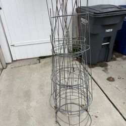 Tomatoes Cages (about 10pcs)