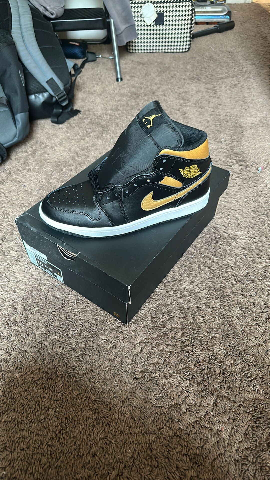 Jordan 1 Black And Gold