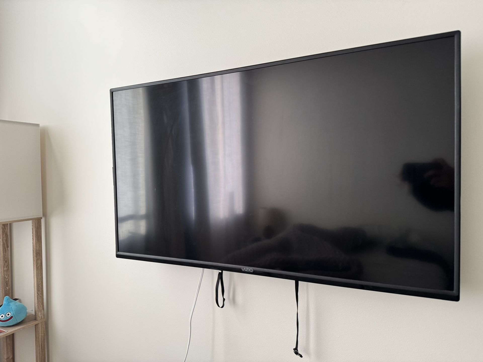 Visio 45” Smart TV + Wall Mount