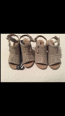 New!!! Girls sandals size 1and size 2